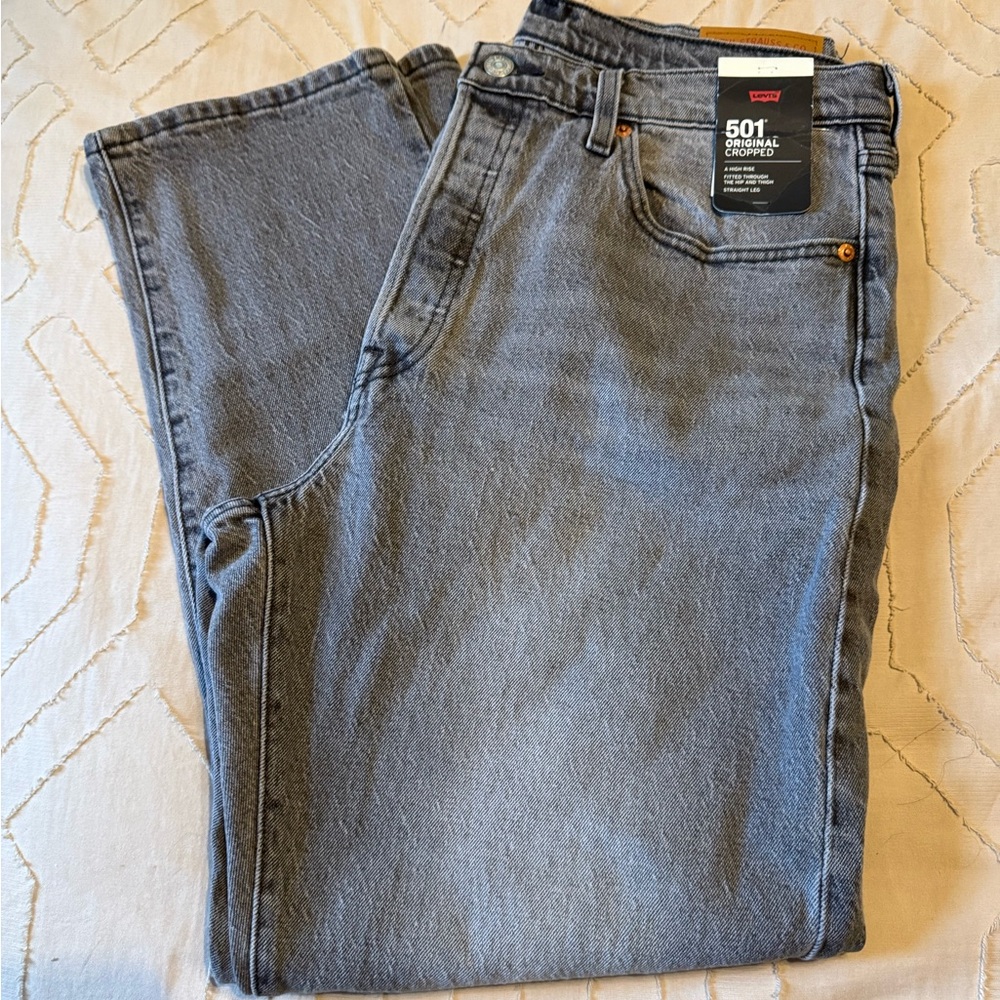 Levi's Women's Cropped Jeans in Classic Gray